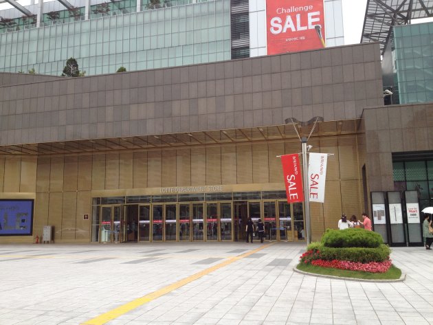 百貨店の出入口